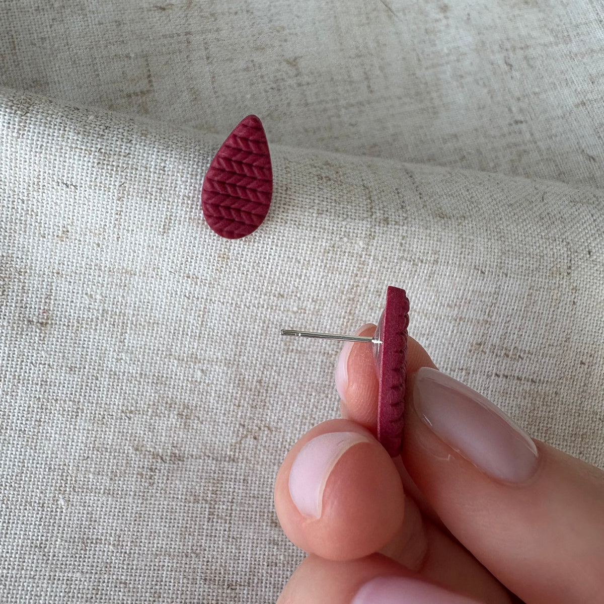 Cosy Sweater Burgundy Studs